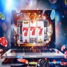 Myam99 ပလက်ဖောင်းတွင် Myanmar ကစားသမားများ Live Casino ကစားနေသောမြင်ကွင်း